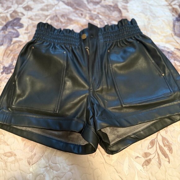 Black Faux Leather Shorts Size L - Picture 4 of 4
